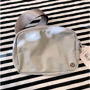 NWT Lululemon Everywhere Belt bag (Large Version) Color Silver